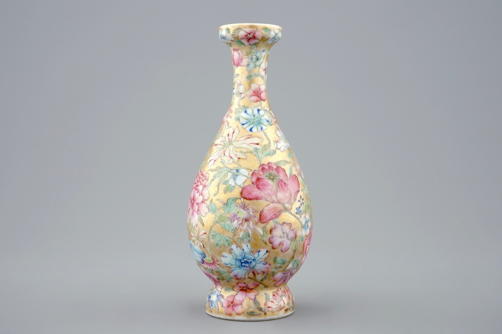A Chinese gilt-ground famille rose millefleurs vase, 19/20th C.